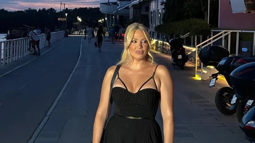 Milica Todorović'in dekolte ve şıklığıyla herkesi büyülediği bir gece oldu.