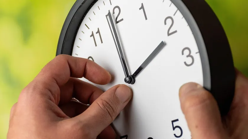 Sırbistan Yaz Saati Uygulamasına Geçti Günler Bir Saat Uzun Olacak