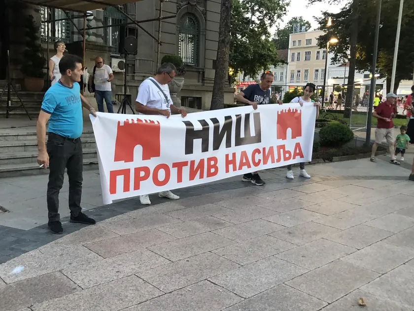 Niş'teki öğrenciler "Devlet Biziz" sloganıyla protesto düzenleyeceklerini bildirdi