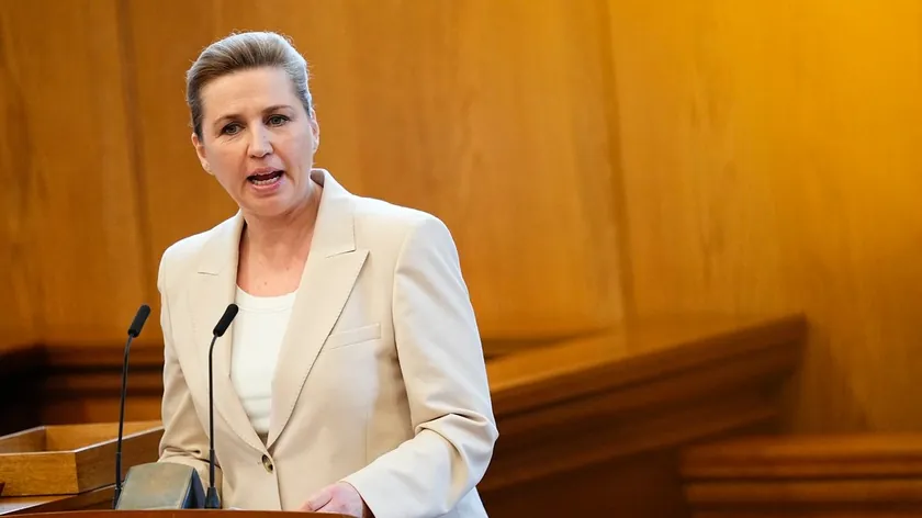 Danimarka Başbakanı Mette Frederiksen seçimlerin ardından istifa mektubunu krala sundu