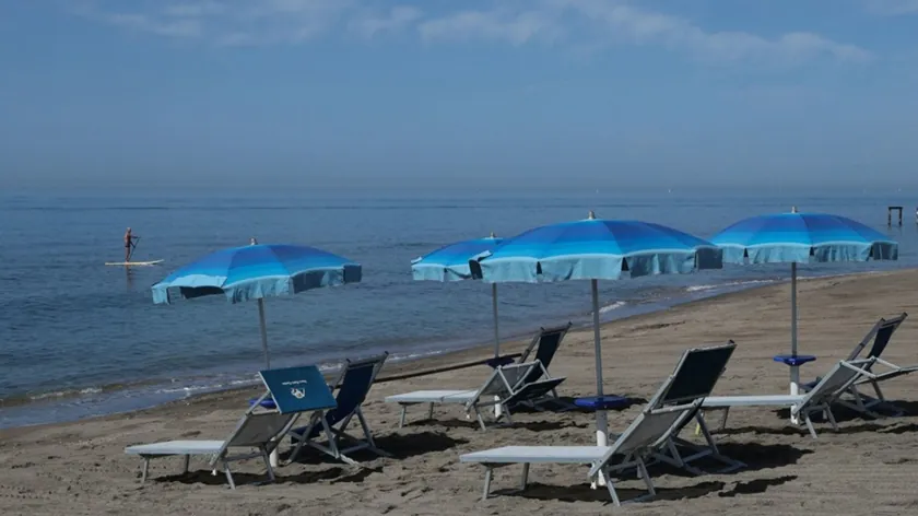 İtalya'da 350 Lüks Yatak Çalınmış, Turist Birini Arnavutluk Plajında Bulmuş