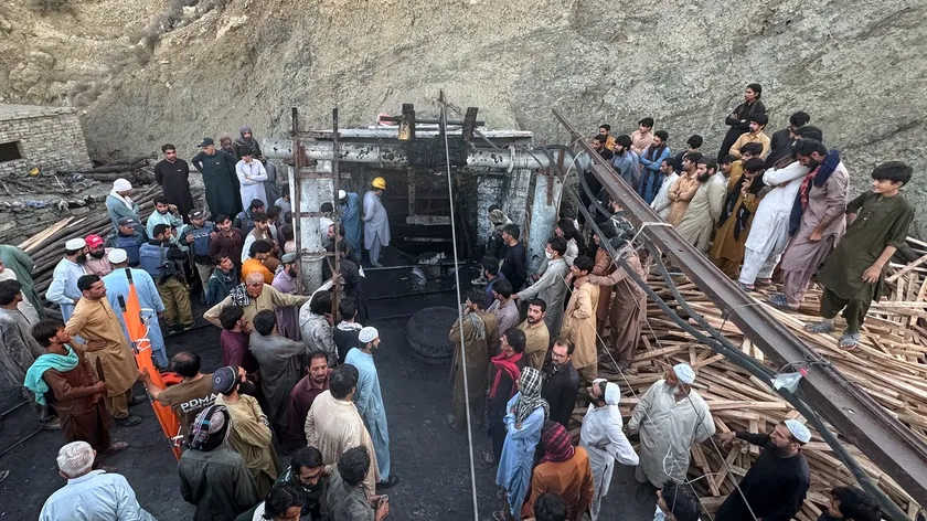 Pakistan'da kömür madeninde metan patlaması En az 32 madencinin hayatını kaybettiği bildirildi.