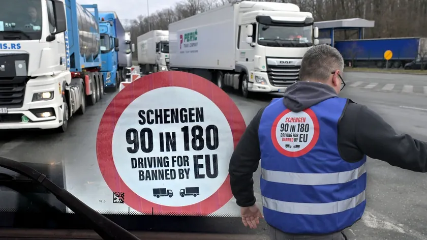 Sırbistan uluslararası taşımacılık derneği başkanı tır şoförlerinin sınırda sorun yaşamadığını kaydetti