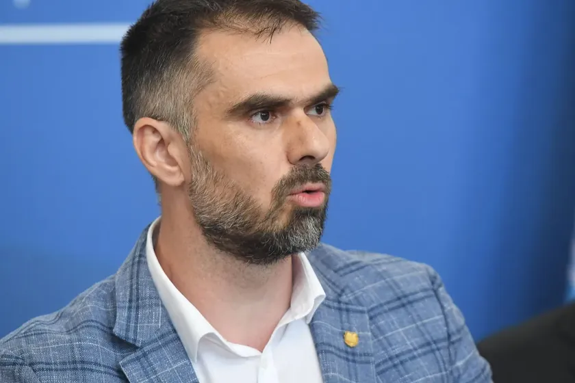 Sırbistan Novi Sad'da Öğrenci Protestoculara Saldıran Partili Destekçilere Mićin Teşekkür Etti