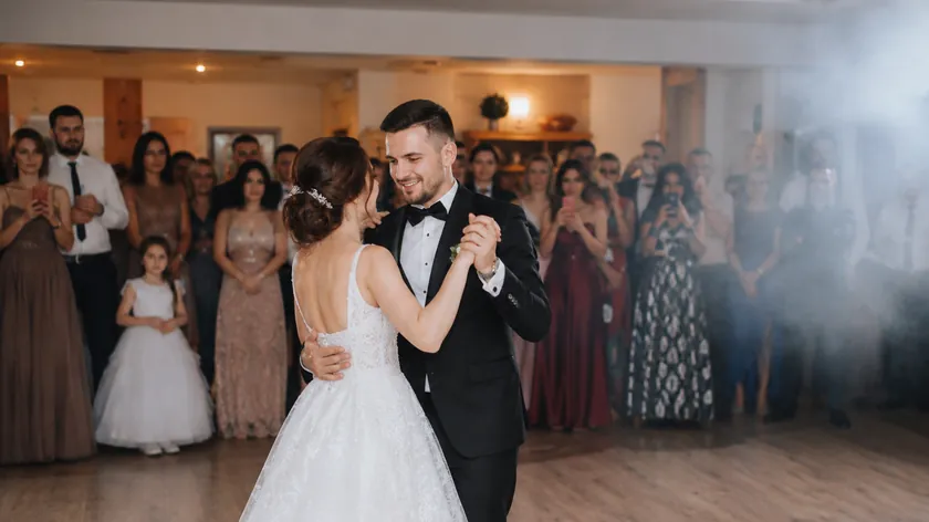 Bir düğünde ilk dans şarkısı seçimi misafirleri şoke etti, sosyal medyada viral oldu