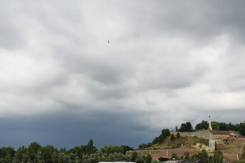 Sırbistan'da Sıcak ve Rüzgarlı Hava Etkili Olacak, Öğleden Sonra Yağış Bekleniyor
