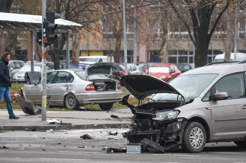Lançani kaza Belgrad'da: Birkaç aracın karıştığı kaza nedeniyle trafik aksamış durumda