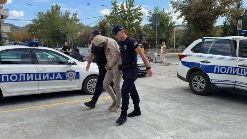 Yeni pazar'da insan ticareti şüphesiyle bir adam tutuklandı.