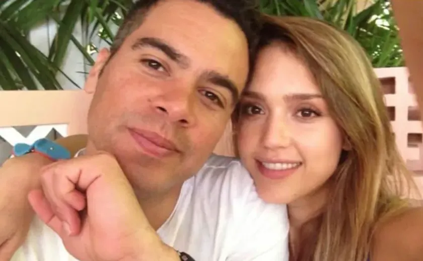 Miami'de tatil yapan oyuncu Jessica Alba, fotoğraflarıyla hayranlarını büyüledi.