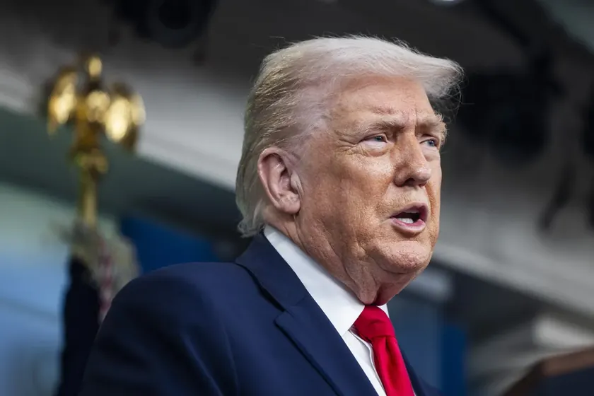 ABD'de Donald Trump Obama çiftini maymun olarak gösterdiği videoyu yayınladı.