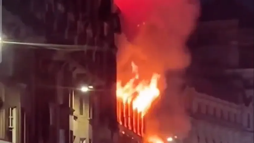 İskoçya Glasgow Merkez Tren İstasyonu Yangını Seferleri Durdurdu Binalar Yıkıldı