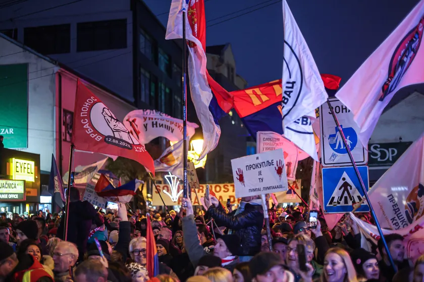 Öğrenciler, Sırbistan genelinde elektrik kesintilerine tepki gösterdi