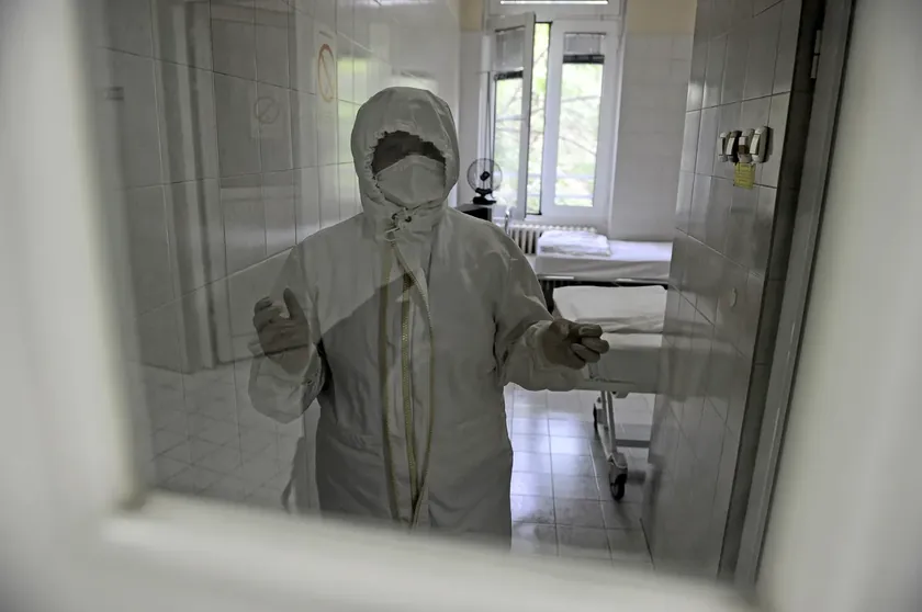 Fransa Demokratik Kongo Cumhuriyeti'nden dönen doktorda ilk Ebola vakasını açıkladı