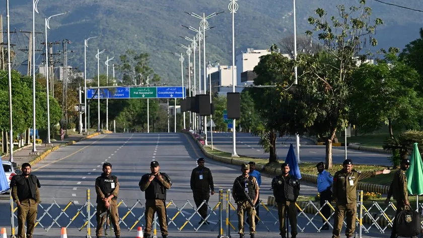 Pakistan'ın Başkenti İslamabad'da İki Milyon Nüfuslu Şehir Abluka Altında Hayat Mücadelesi Veriyor