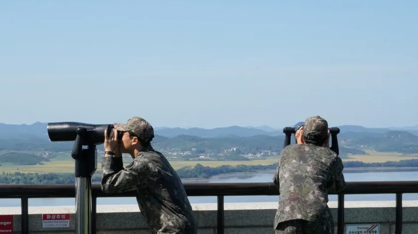DMZ'de patlama, üç Güney Koreli askeri yaralandı.