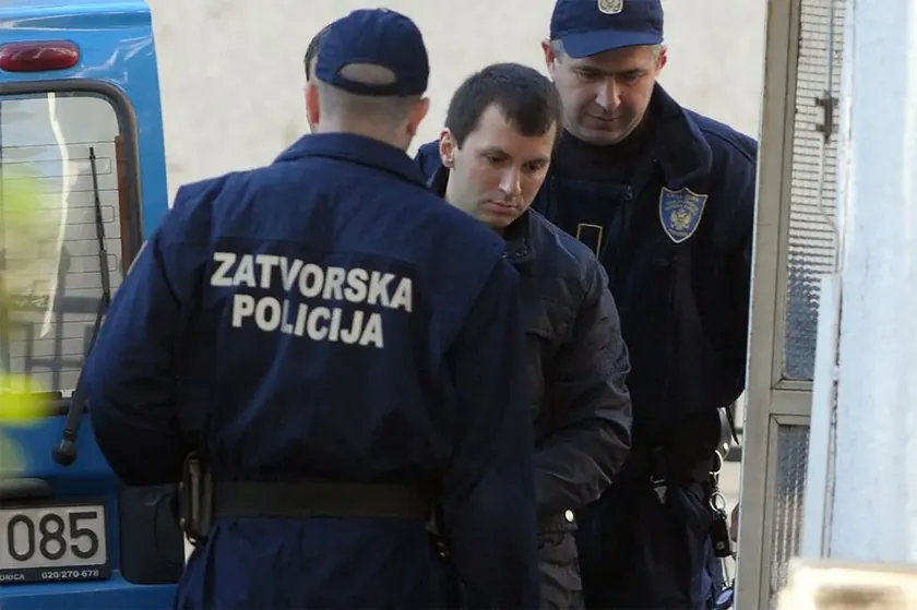 KavaÄ klanından şüpheli yakalandı Yunan polisi onu Alan KoÅ¾ara'nın öldürülmesiyle suçluyordu.