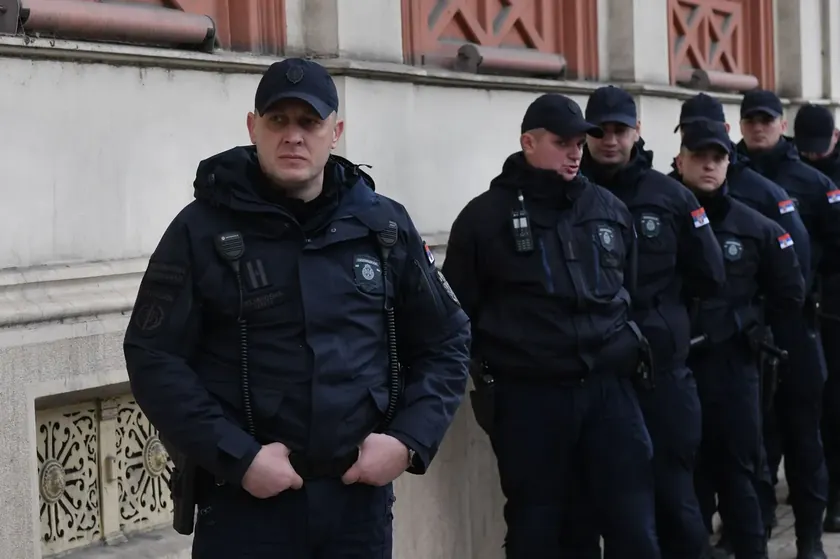 Belgrad Üniversitesi Rektörlüğünde polis baskınının ardından durum normale döndü
