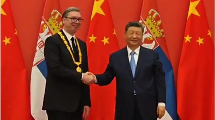 Çin Devlet Başkanı Xi Jinping Sırbistan Cumhurbaşkanı Vučić'e Dostluk Nişanı Takdim Etti