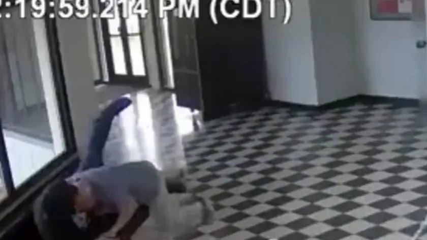 ABD Oklahoma'daki Lisede Silahlı Saldırı Girişimini Müdür Kahramanca Engelledi