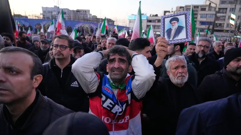 Tahran on milyonluk şehir: Bomba yağmuru ve milis kuşatması altında