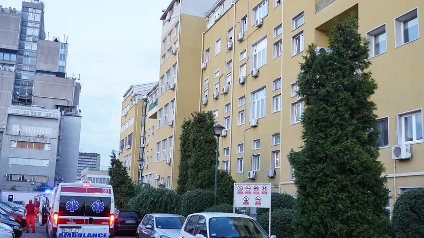 Sırbistan Mladenovac'ta üzerine otobüs durağı düşen çocuğun sağlık durumu açıklandı