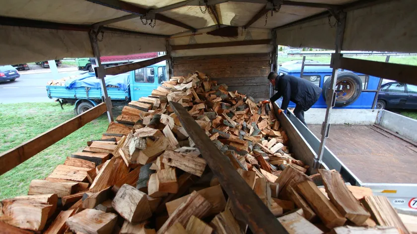 Odun Yakarken Verimi İkiye Katlayan '%20 Kuralı': Sobanız Değil, Yönteminiz Yanlış Olabilir!