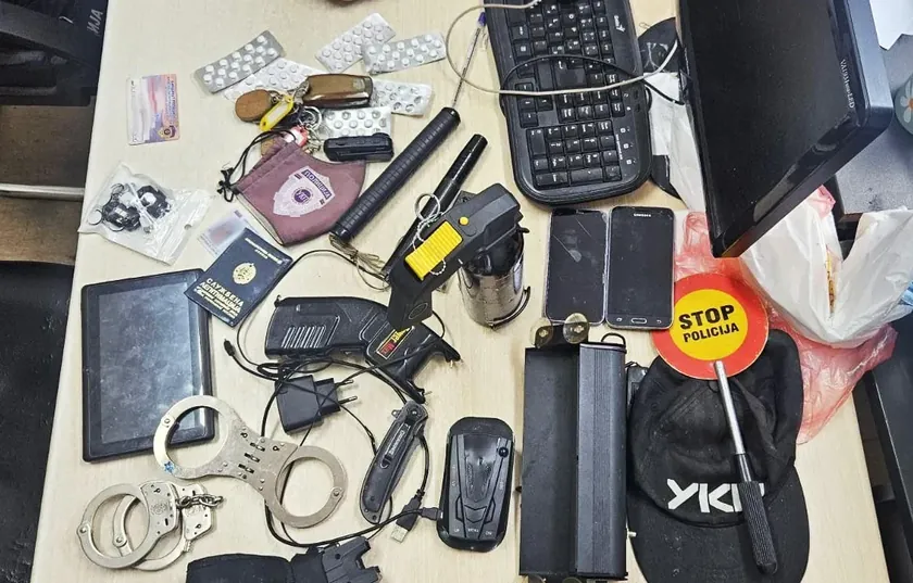 Sırbistan eski polisi yakalandı Noj, biber spreyi ve lisice arasında!