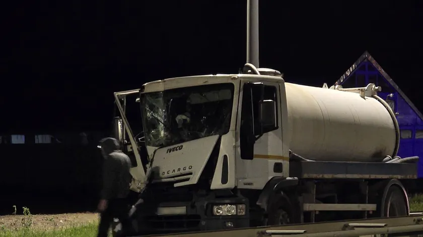 Sırbistan'ın Novi Sad kentinde iki kamyon çarpıştı, trafik kazası meydana geldi