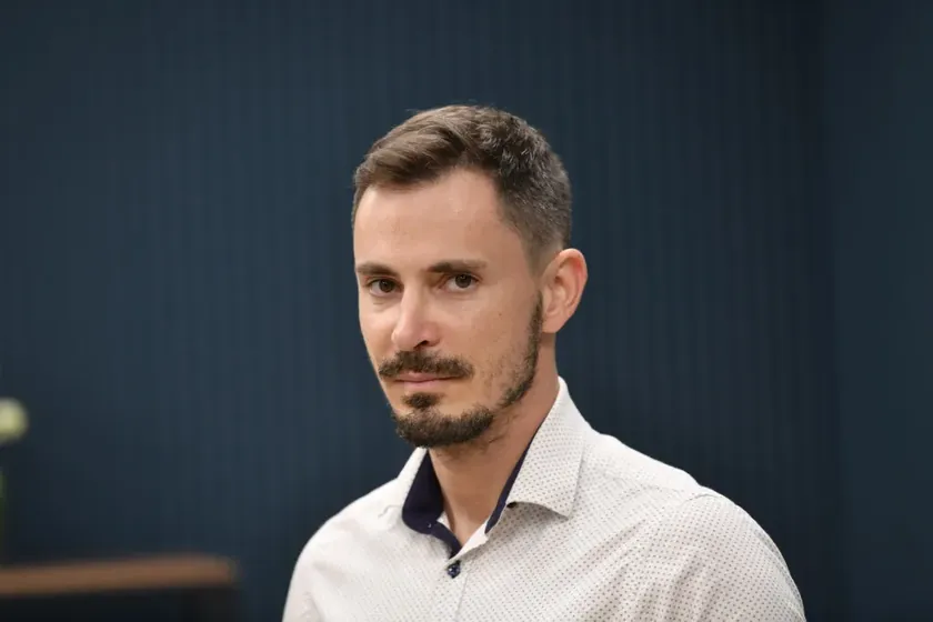 Evropske Demokratik Parti, tutukla edilen profesöre destek verdi.