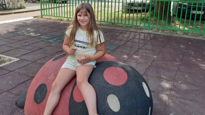 Sırbistan'da Elena'nın beyin tümörü tedavisi için rekor sürede para toplandı