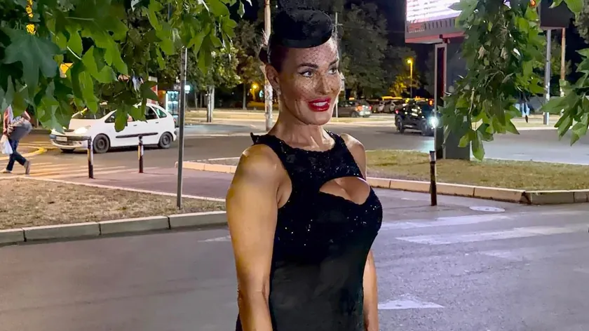 Milena Kačavenda, "Elita" programında yer alan eski yarışmacı, "Narod pita" programına paprağın üstünde bir stil ile çıktı.