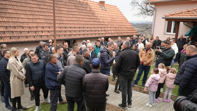 Sırbistan'da Bakan Glišić köyleri ziyaret etti: Yol ve su sorunlarına çözüm yolda
