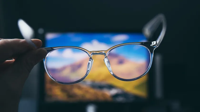 Mavi Işık Gözlükleri Ekran Başında Görüşü Gerçekten Koruyor Mu? Bilim Yeni Bir Bakış Açısı Sundu