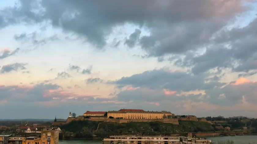 Sırbistan Novi Sad'da İş Yeri Fiyatları Yükseliyor, Merkezde Kiralar Rekor Kırıyor