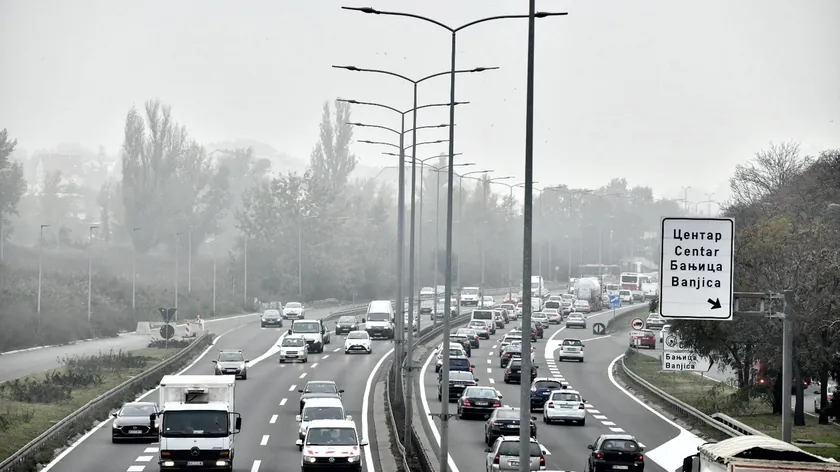 Sırbistan'da Karlı Yollar, Buzlanma ve Heyelan Tehlikesi Sürücüler Uyarıldı