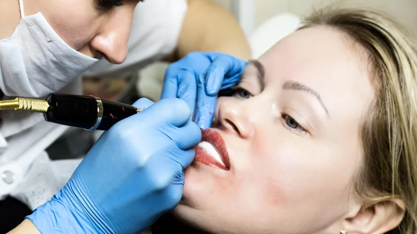 Avustralya'da Nadir Dövme Yan Etkisi Görme Kaybına Yol Açan Hastalığa Neden Oluyor Bildirildi