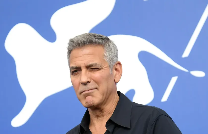 Milano'daki Vittorio Emanuele II Galerisi'nde Clooney çifti geleneksel ritüeli uyguladı