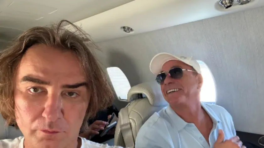 Željko Mitrović ve Sırp film yıldızı Jean-Claude Van Damme Sardiniyada birlikte eğlendiler
