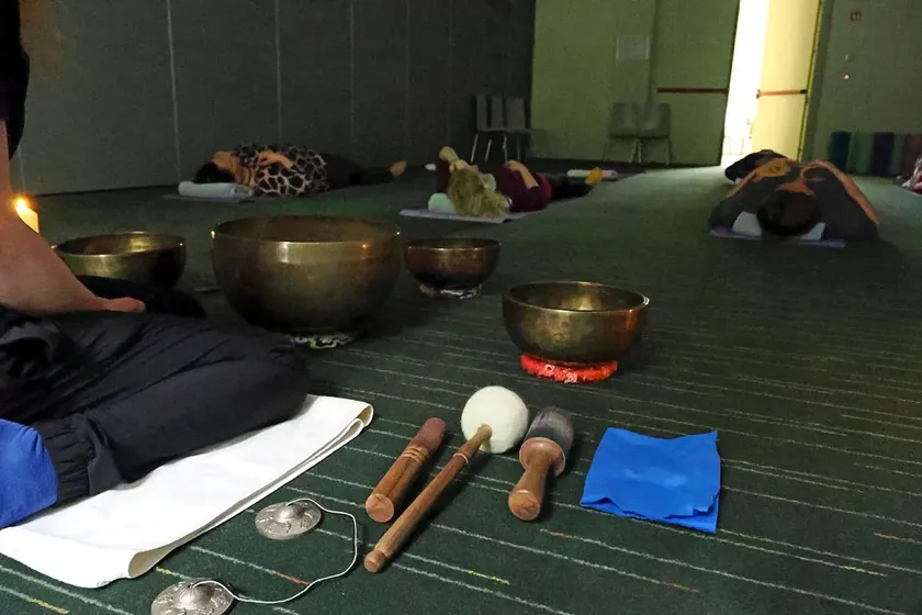Tibet kökenli çinilerle yapılan ünlü bir tedavi deneyimlendi ve neden bu kadar etkili olduğu anlaşıldı