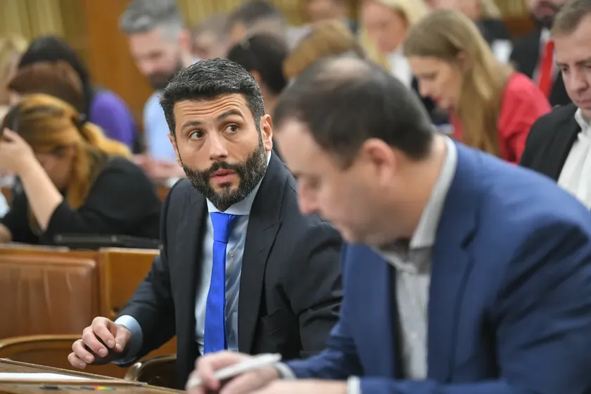 Beograd'ın kamu işletme borçları 30 milyar dine ulaştı, şehir bankrotaya sürükleniyor.
