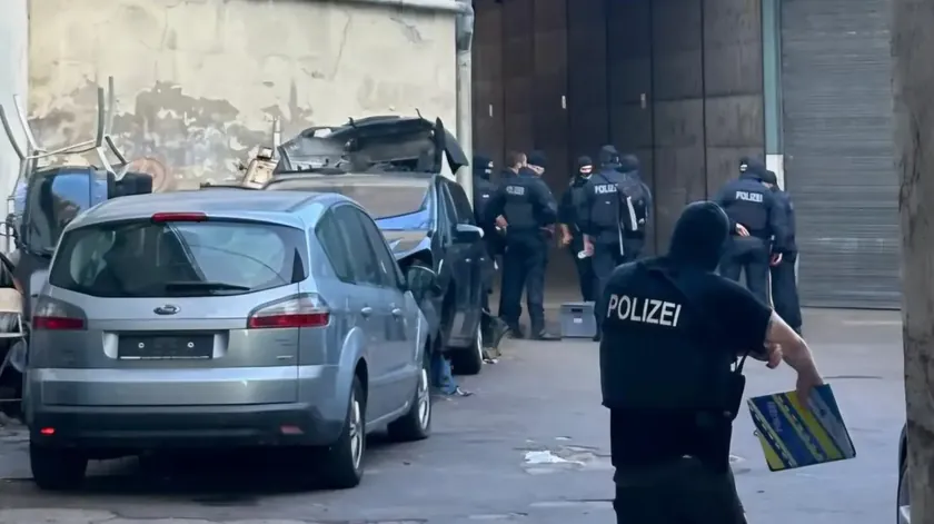 Sırbistan ve Almanya polisi tarafından gerçekleştirilen büyük operasyonla iki Suriyeli şüpheli yakalandı.