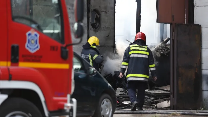 Sırbistan'da bir köyde çıkan yangın nedeniyle evakuasyon yapıldı.