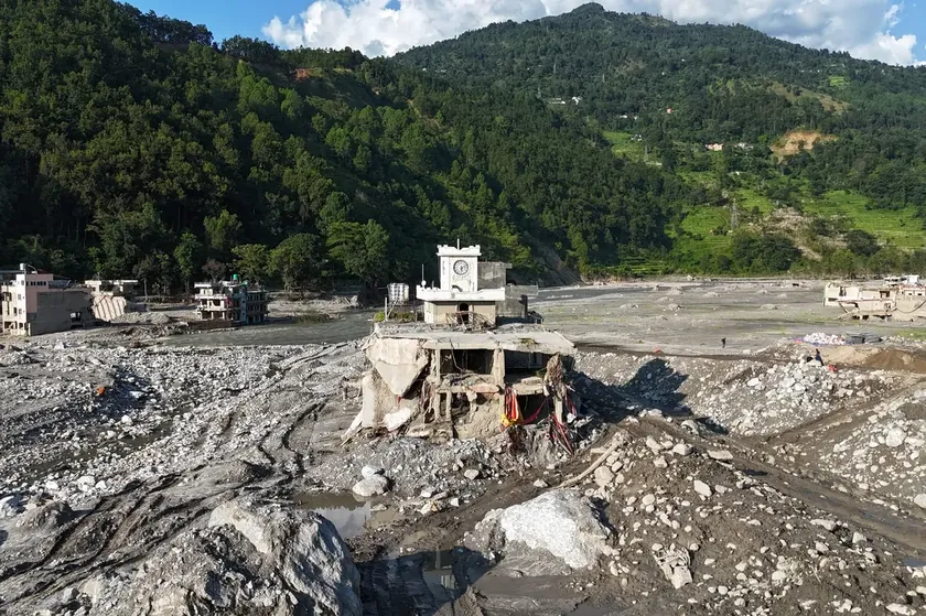 Nepal'de bir ay arayla ikinci felaket: En az 21 kişi öldü, onlarca kişi kayıp