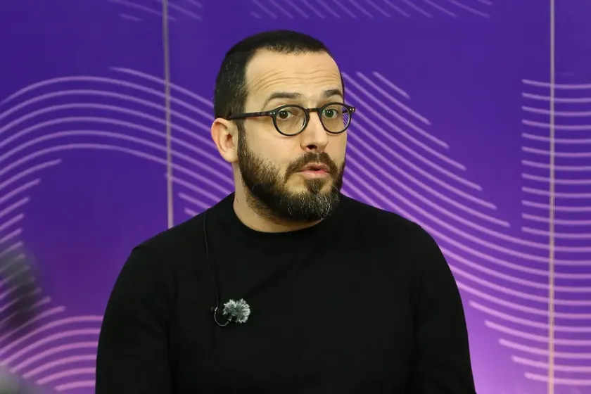 Sırbistan'da Avrupa Komisyonu Mrdiç yasaları için Venedik Komisyonu'nu beklemeyi yeterli görmüyor