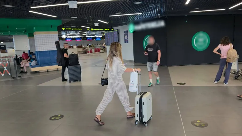Sırp şarkıcı Jovana Pajić Belgrad'daki Nikola Tesla Havaalanı'nda görüldü.