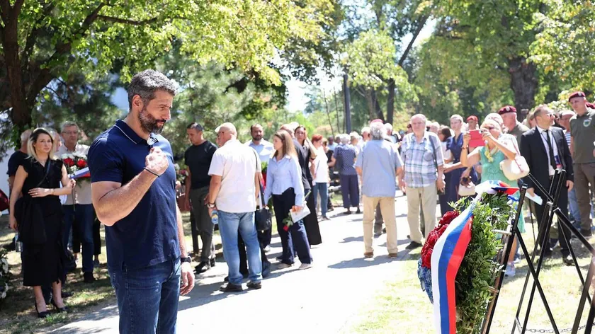Beograd Belediye Başkanı Aleksandar Šapić, "Oluja" eyleminin 31. yıldönümünü anmak için bir tören düzenlendi.