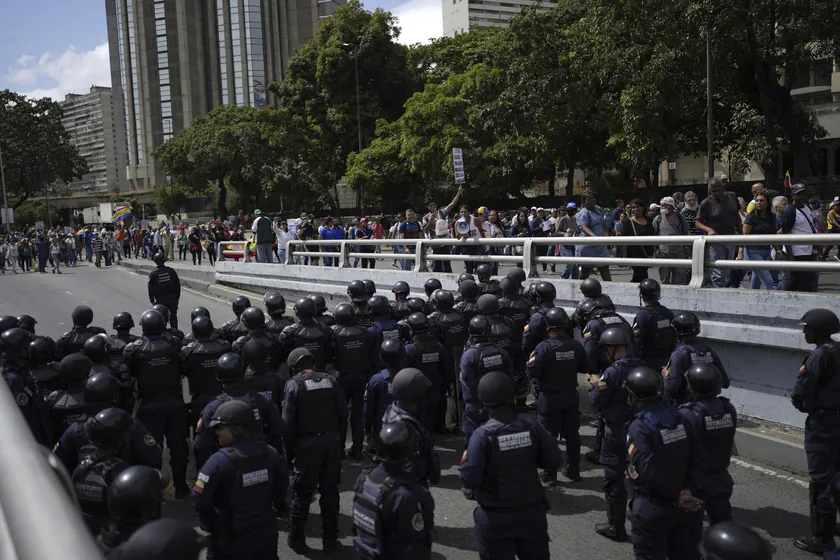 Venezüella'da ABD Saldırısında 100 Kişi Hayatını Kaybetti
