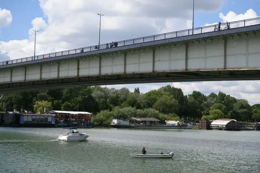 Belgrad'da yapım halindeki kaykay parkına kundaklama: Brankov Köprüsü de tehlike atlattı