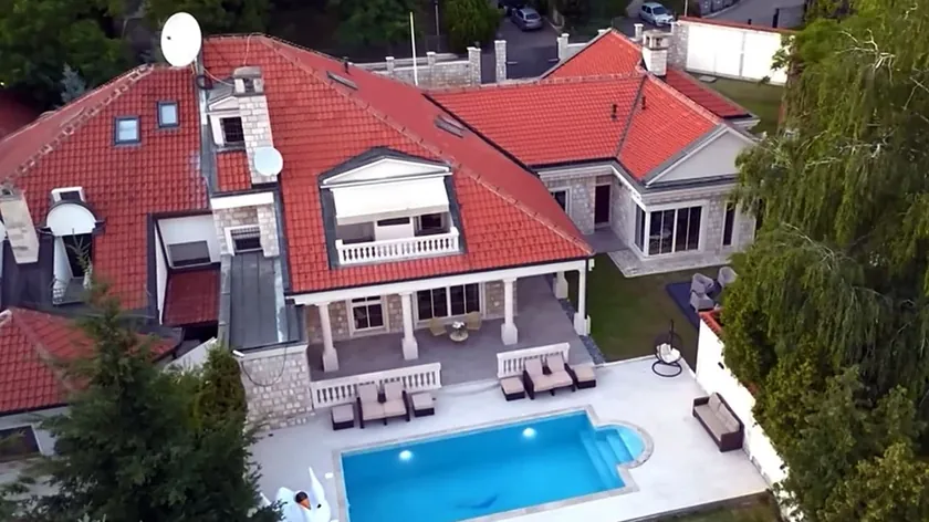 Ünlü Çift Adam ve Anđela Adaktar'ın Dedinje'deki 3 Milyon Euroluk Villası