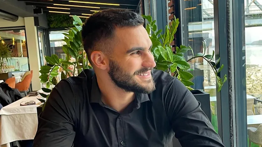 Sırbistan'da meydana gelen trafik kazasında Vuk (22) hayatını kaybetti.